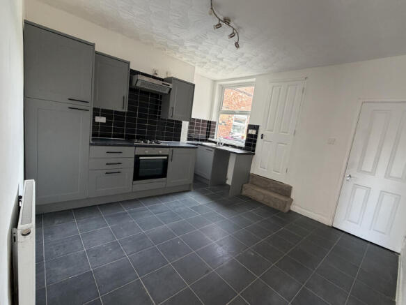 3 bed Terraced to rent Image 3