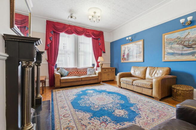 5 bed Semi-Detached for sale Image 9