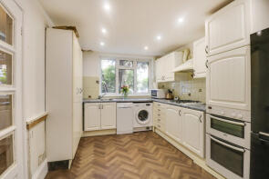 25, Westdean Close, London SW18 2JX