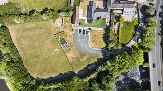 4 bed Barn Conversion for sale Image 4