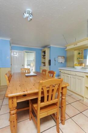 5Kitchen3.jpg