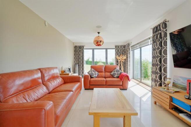 4 bed Detached to rent Image 11