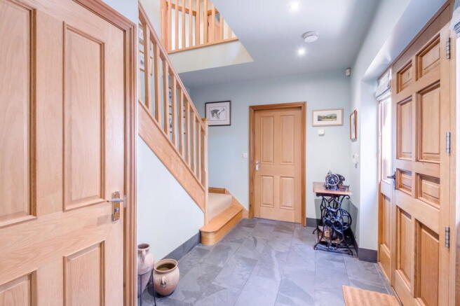 6 bed Detached for sale Image 4
