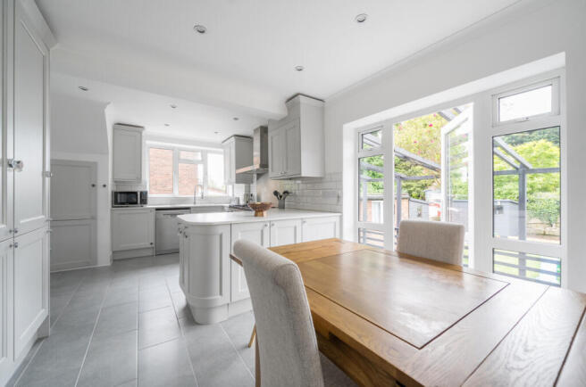 1294798-5-682f0e2...