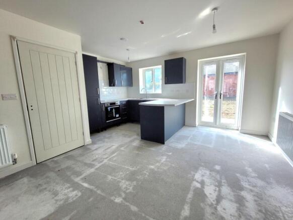6 Oaks Meadow, kitchen and dining area.jpg
