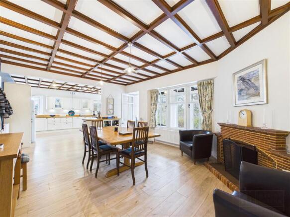 Kitchen & Dining Area