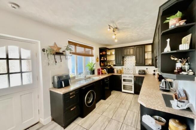 3 bed Semi-Detached for sale Image 9