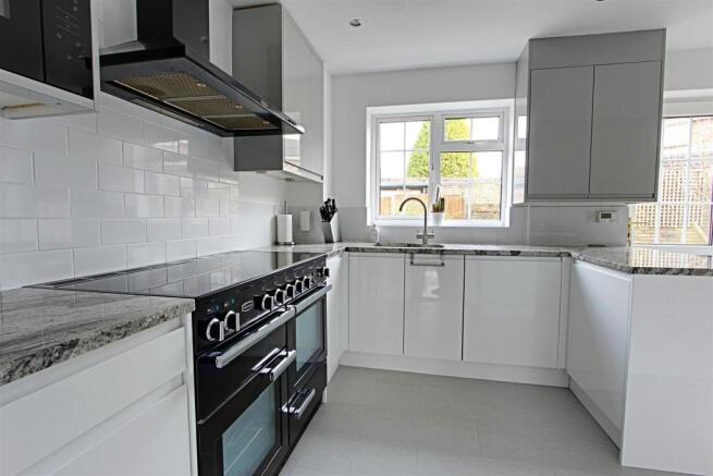 Kitchen 1.jpg