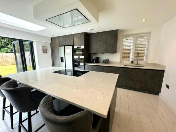 Kitchen 2.jpg