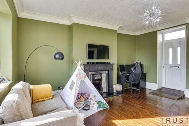 5 bed Detached for sale Image 8