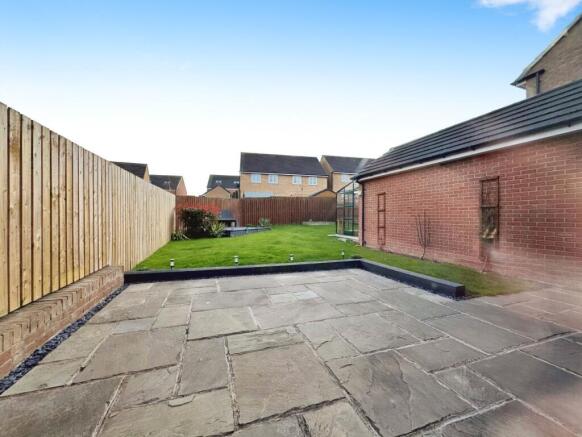 4 bed Detached to rent Image 12