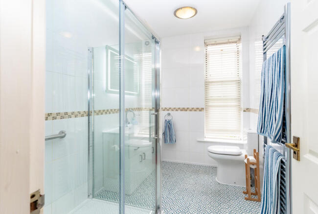 2 bed Flat for sale Image 11
