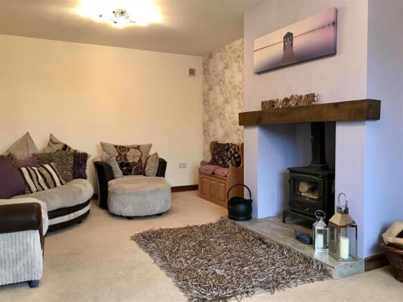 73 main road new lounge pic.jpg