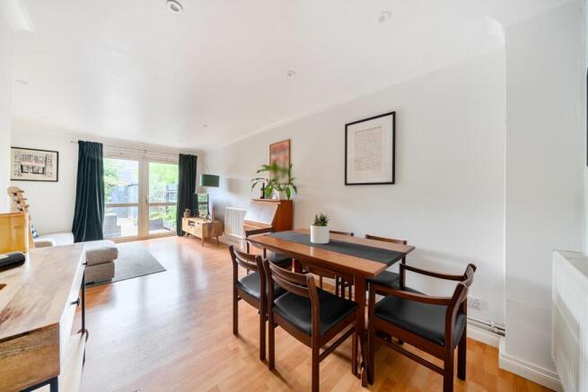 Woburn Close, SW19 photo 4