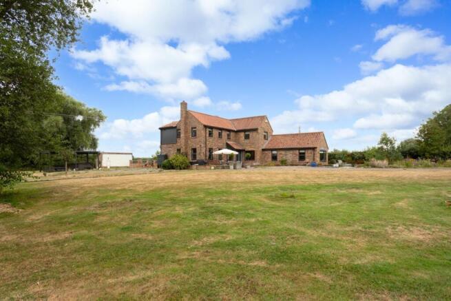 4 bed Detached for sale Image 5