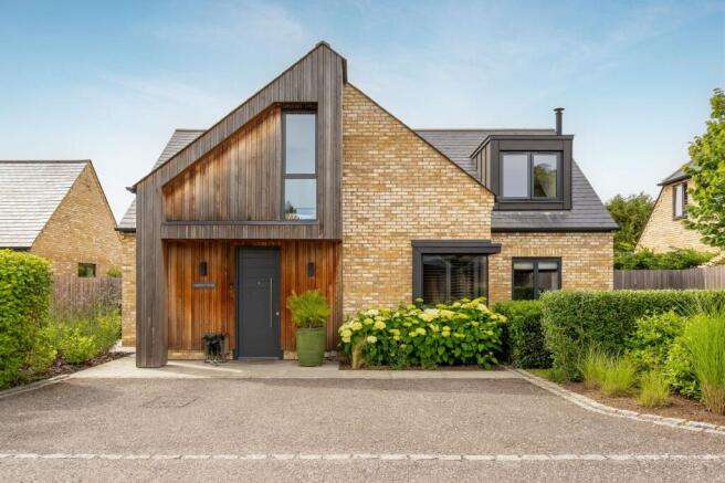 4-bed detached on Handpost Farm, Maidens Green, £1,495,000