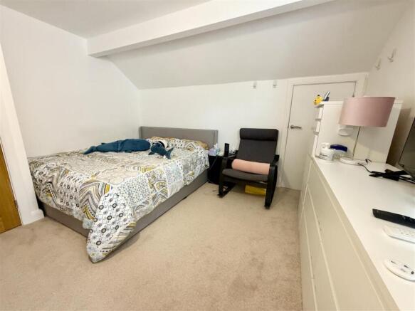 4 bed Semi-Detached for sale Image 12
