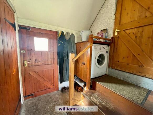 Side Hall/ Utility