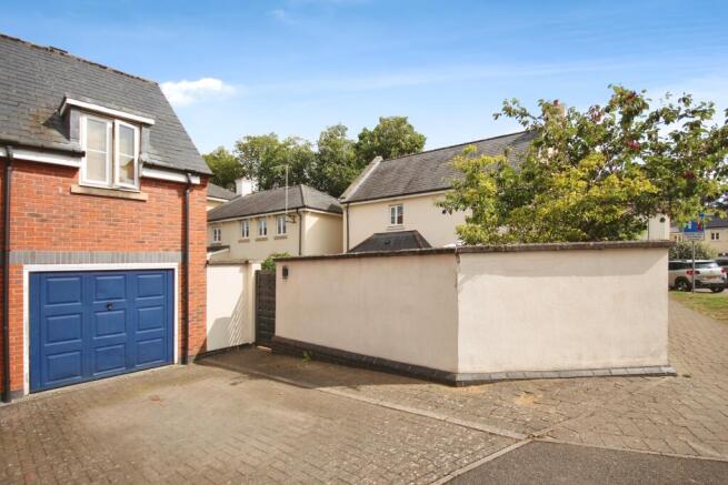 Garage/Driveway