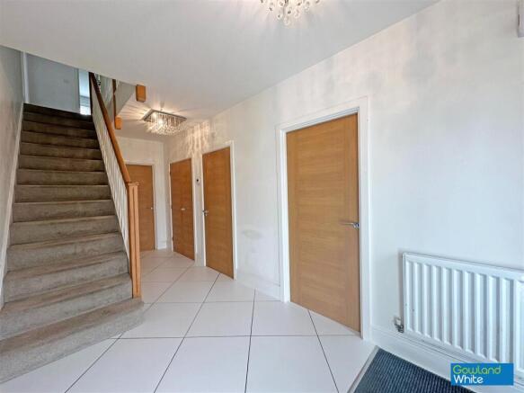 5 bed Detached for sale Image 12