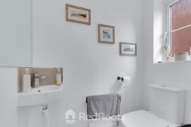 4 bed Detached for sale Image 11