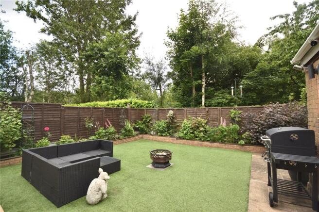 4 bed Semi-Detached for sale Image 11