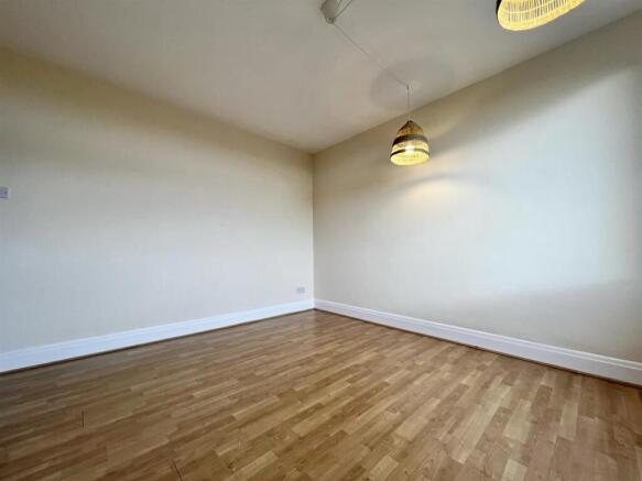 3 bed Semi-Detached to rent Image 6
