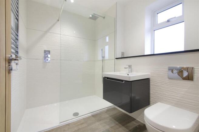 EN SUITE SHOWER ROOM
