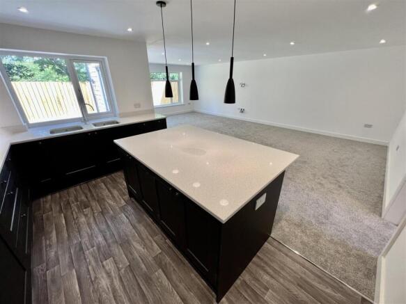 4 bed Detached for sale Image 8