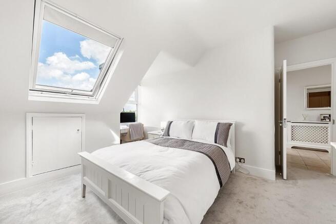 Master Bedroom (2).jpg