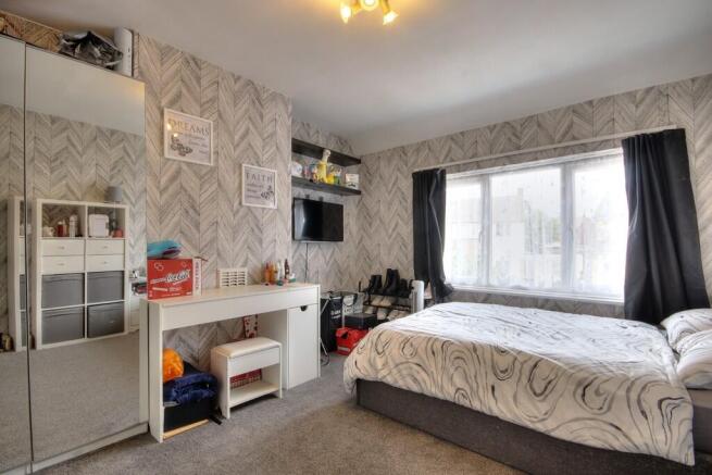 Bedroom 1 (2)
