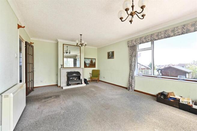 6 Royston Gardens-tn402pd (10).jpg