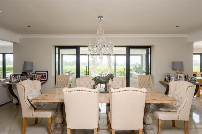 4 bed Detached for sale Image 6