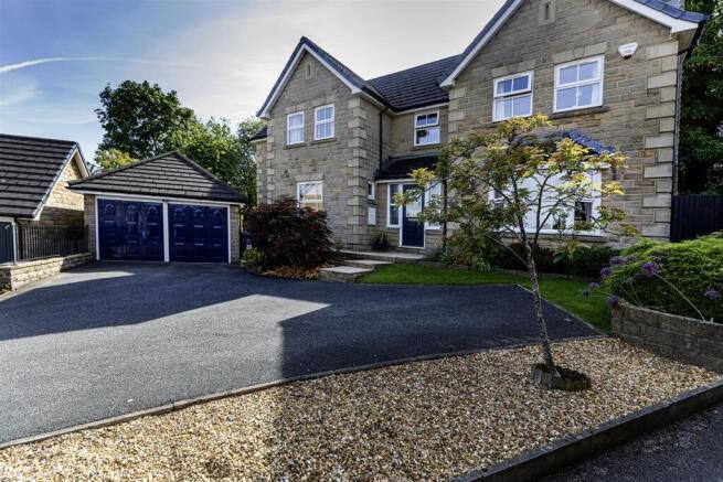 5 bed Detached for sale Image 4