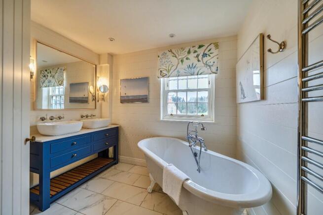 4 bed Detached for sale Image 9