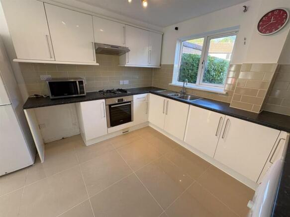 Kitchen 2.jpeg
