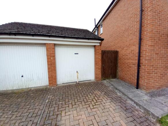 GARAGE & DRIVE