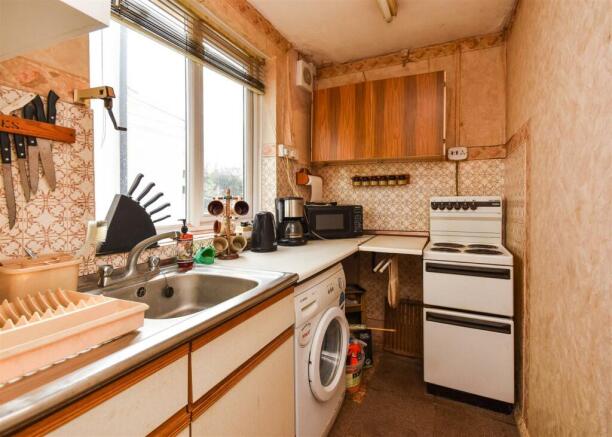 36 Hall End Lane - Kitchen.jpg