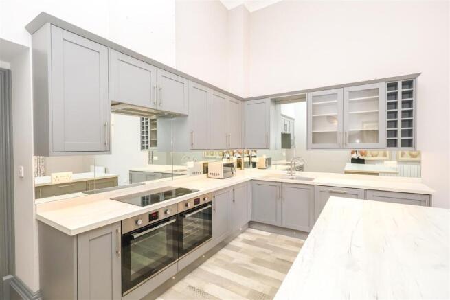 2 bed Apartment for sale Image 10