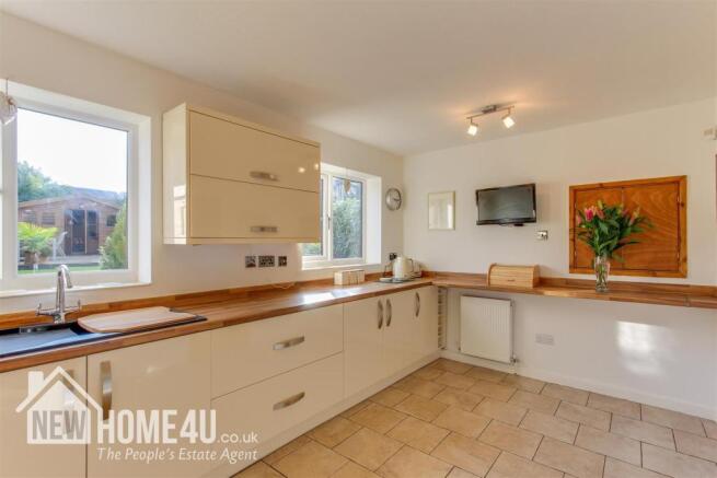 KITCHEN: