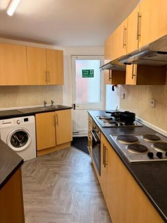 5 bed End of Terrace to rent Image 6
