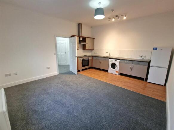 Lounge/Kitchen