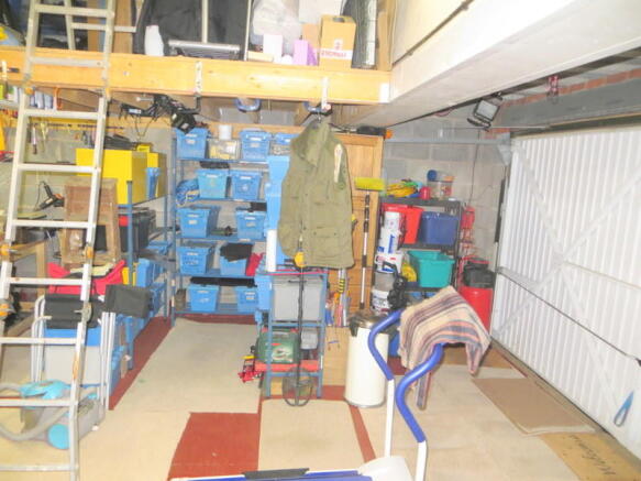 Int. Double Garage