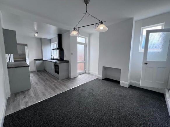 70 Wilsthorpe Road dining room.jpg