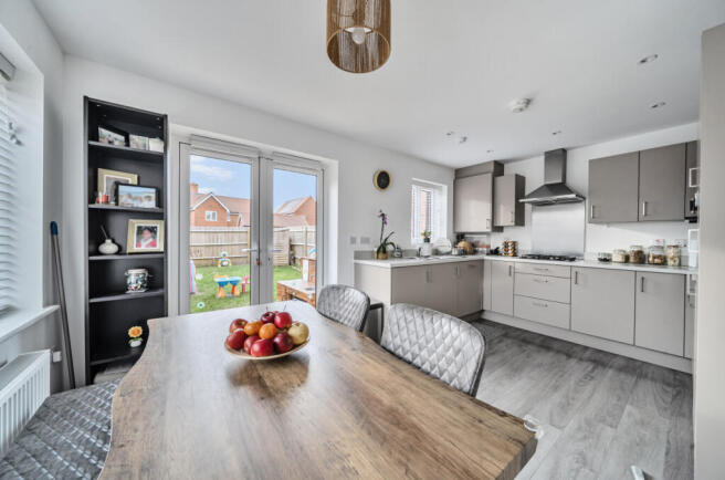 1411332-11-699497...