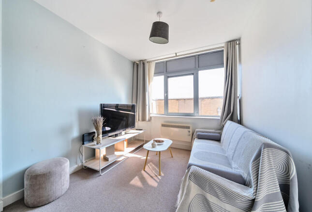 1313914-6-68531a3...