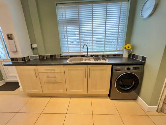 'L' shaped Breakfast Kitchen