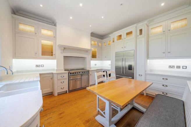 4 bed Semi-Detached for sale Image 4