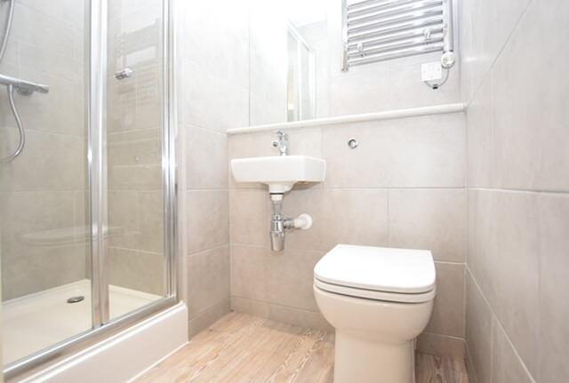 2 bed Apartment to rent Image 5