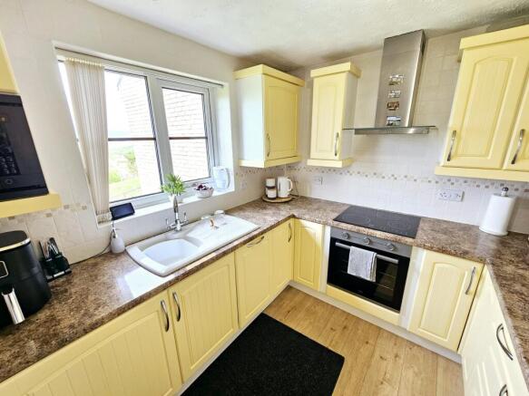 2 bed Flat for sale Image 12